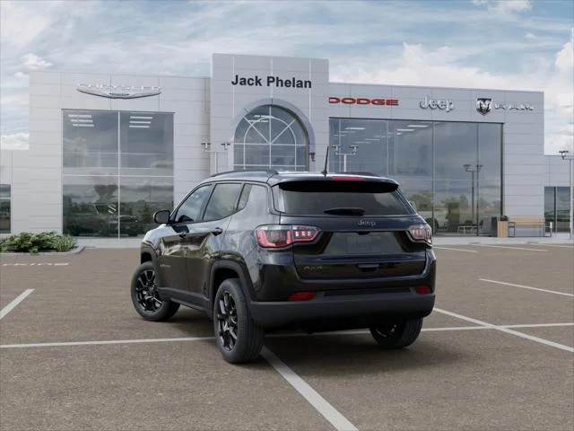 New 2026 Diamond Black Crystal Pearl-Coat Exterior Paint Jeep Latitude image 29