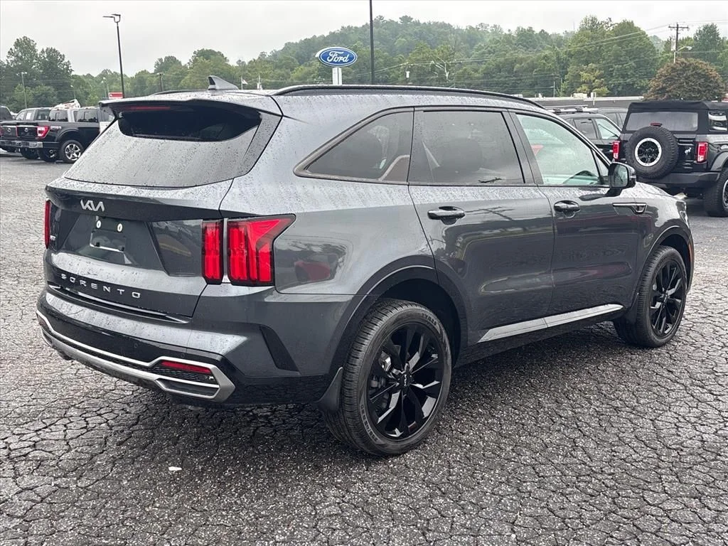 Used 2022 Black Kia X-Line EX image 8