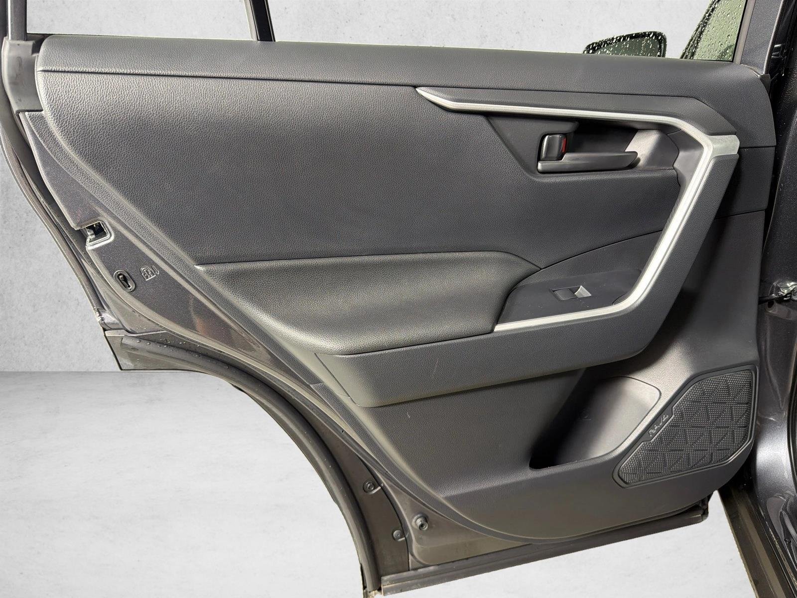 Used 2025  Toyota Hybrid LE image 21