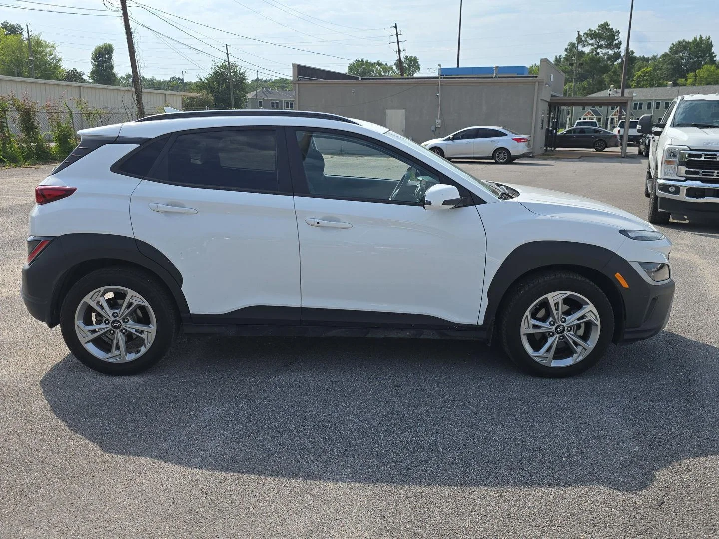 Used 2022 Lunar White Hyundai SEL image 2
