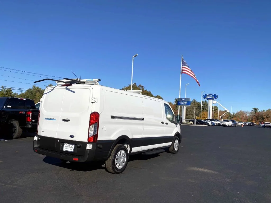 Used 2024 Oxford White Ford  image 3