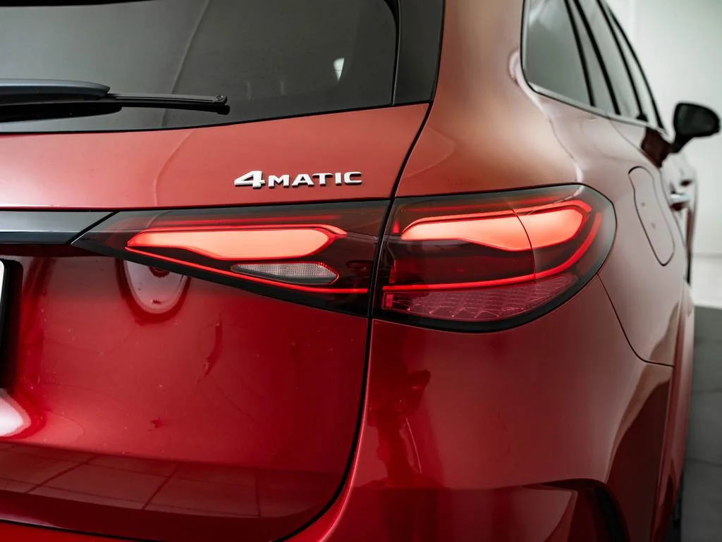New 2026 Manufaktur Patagonia Red Mercedes-Benz GLC 300 image 9