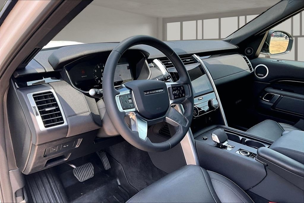 Used 2025 White Land Rover S image 13