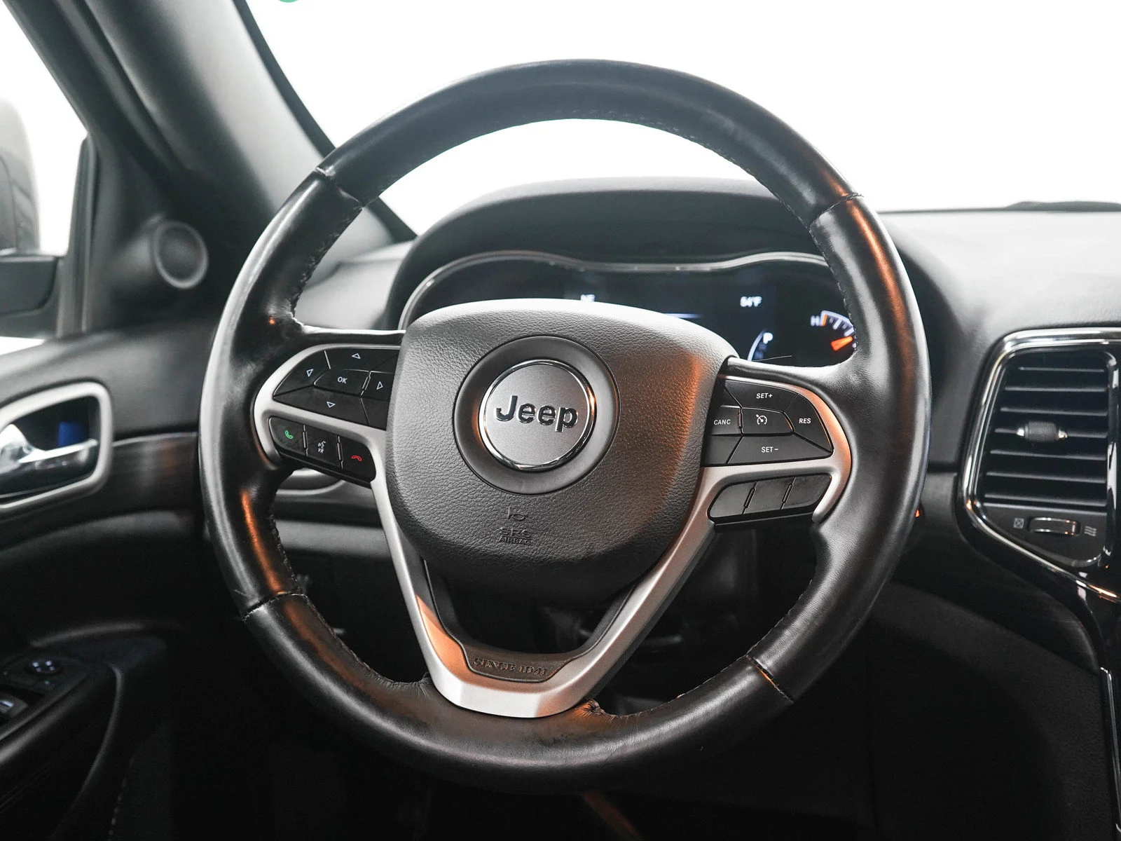 Used 2022 Sting-Gray Clearcoat Jeep Laredo X image 17