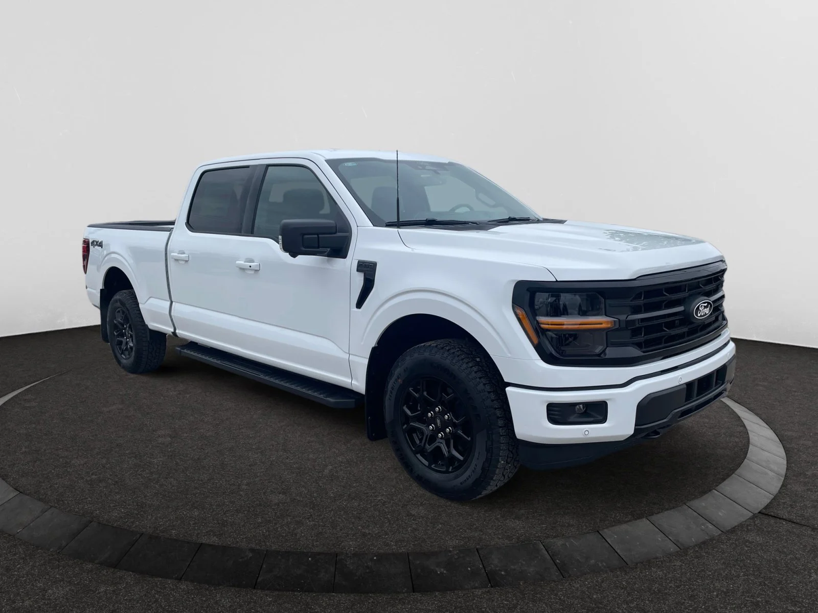 New 2026 Oxford White Ford XLT image 7