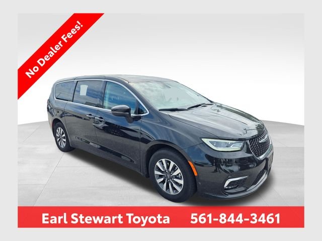 Used 2023 Black Chrysler Touring L image 1
