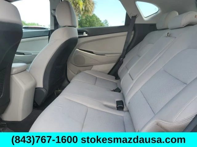 Used 2020 White Hyundai SE image 20