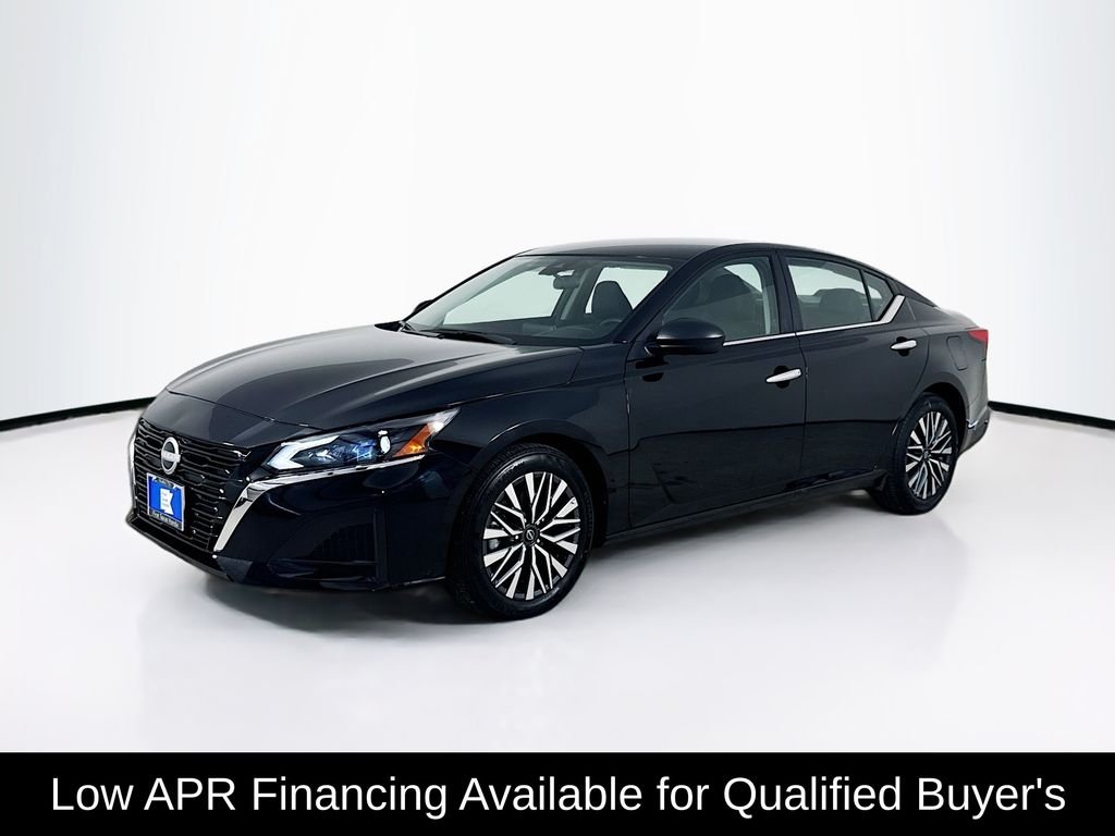 Used 2025 Super Black Clearcoat Nissan 2.5 SV image 3
