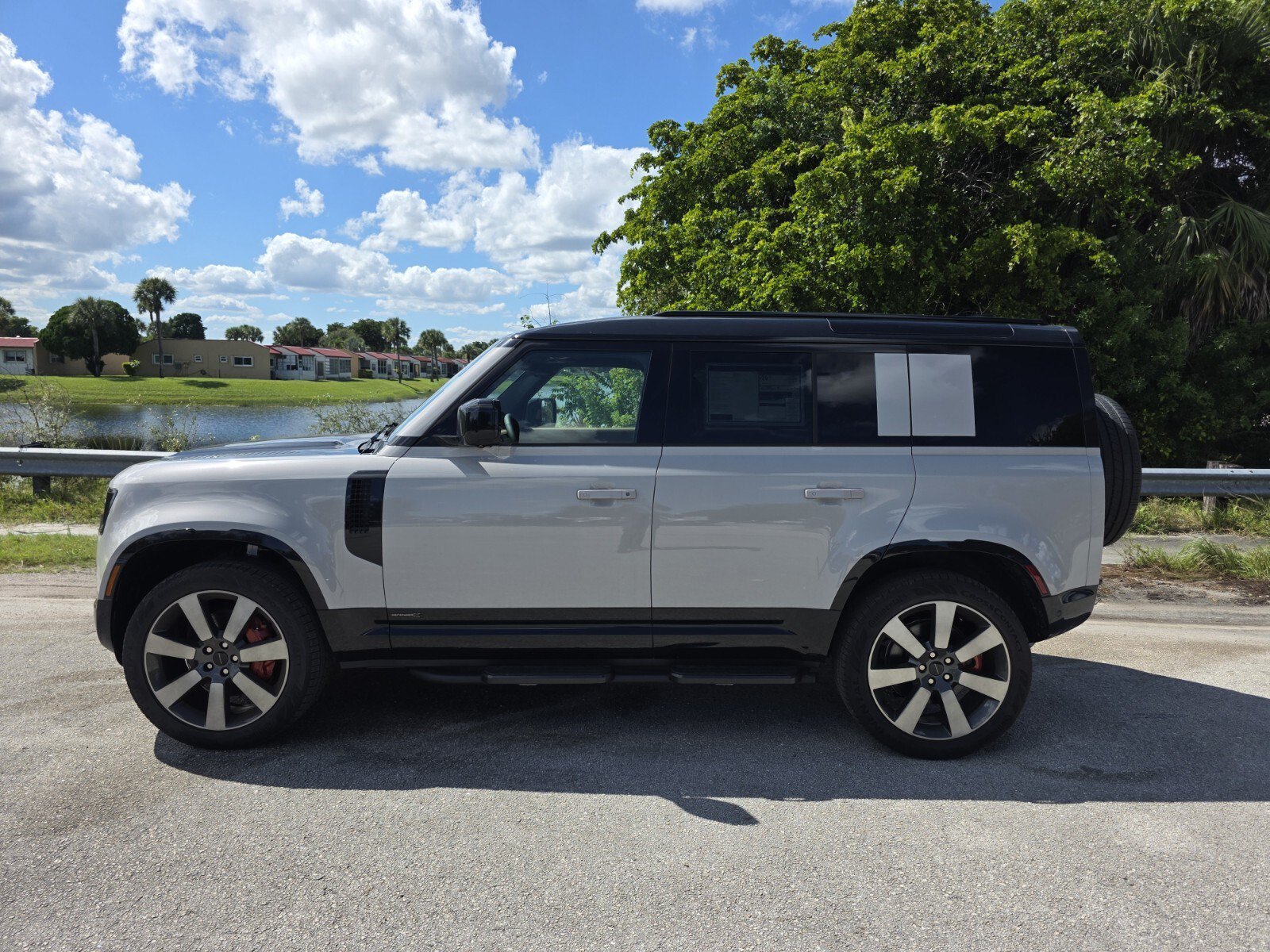 New 2026 Borasco Grey Land Rover P400 X image 7