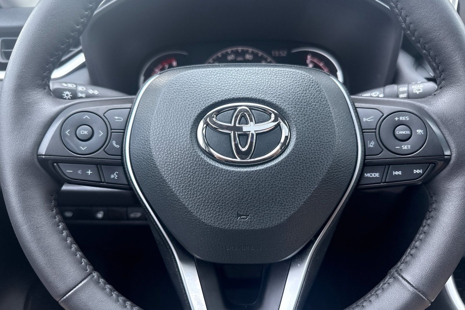 Used 2025 White Toyota XLE image 22