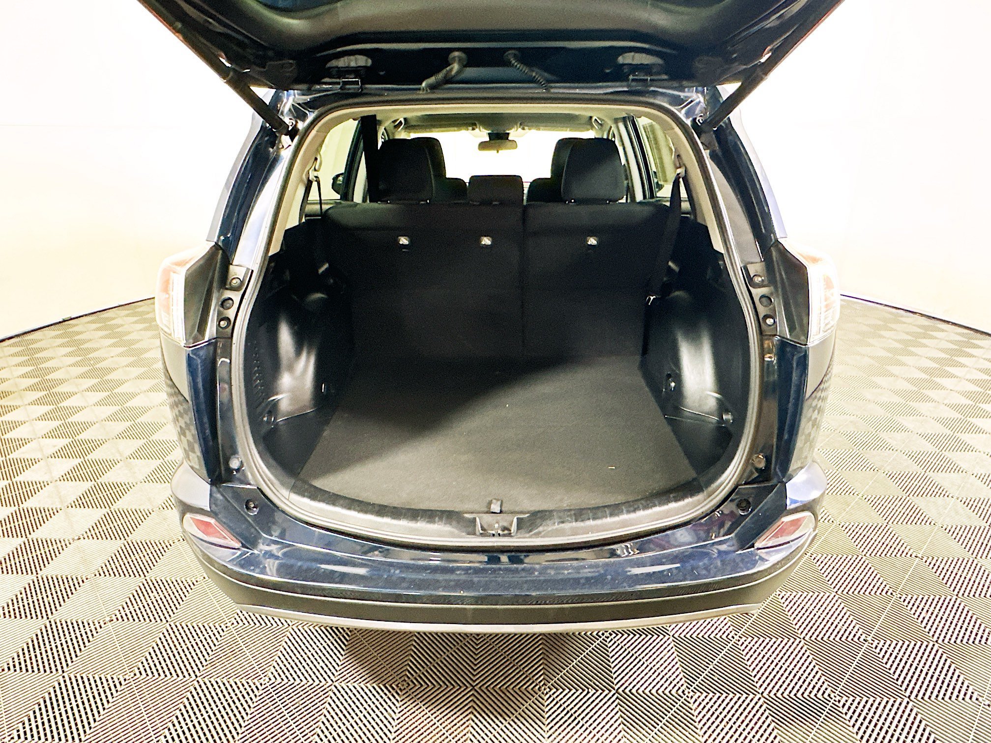 Used 2017 Aqua Toyota XLE image 30