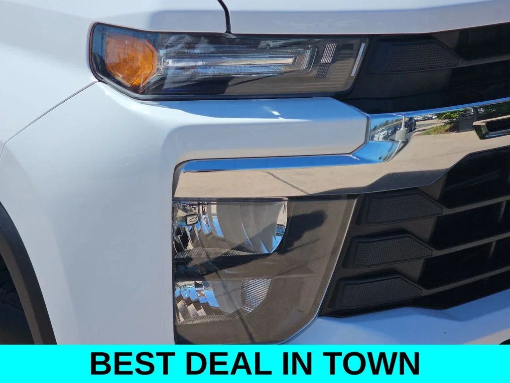 Used 2025 White Chevrolet LT image 34