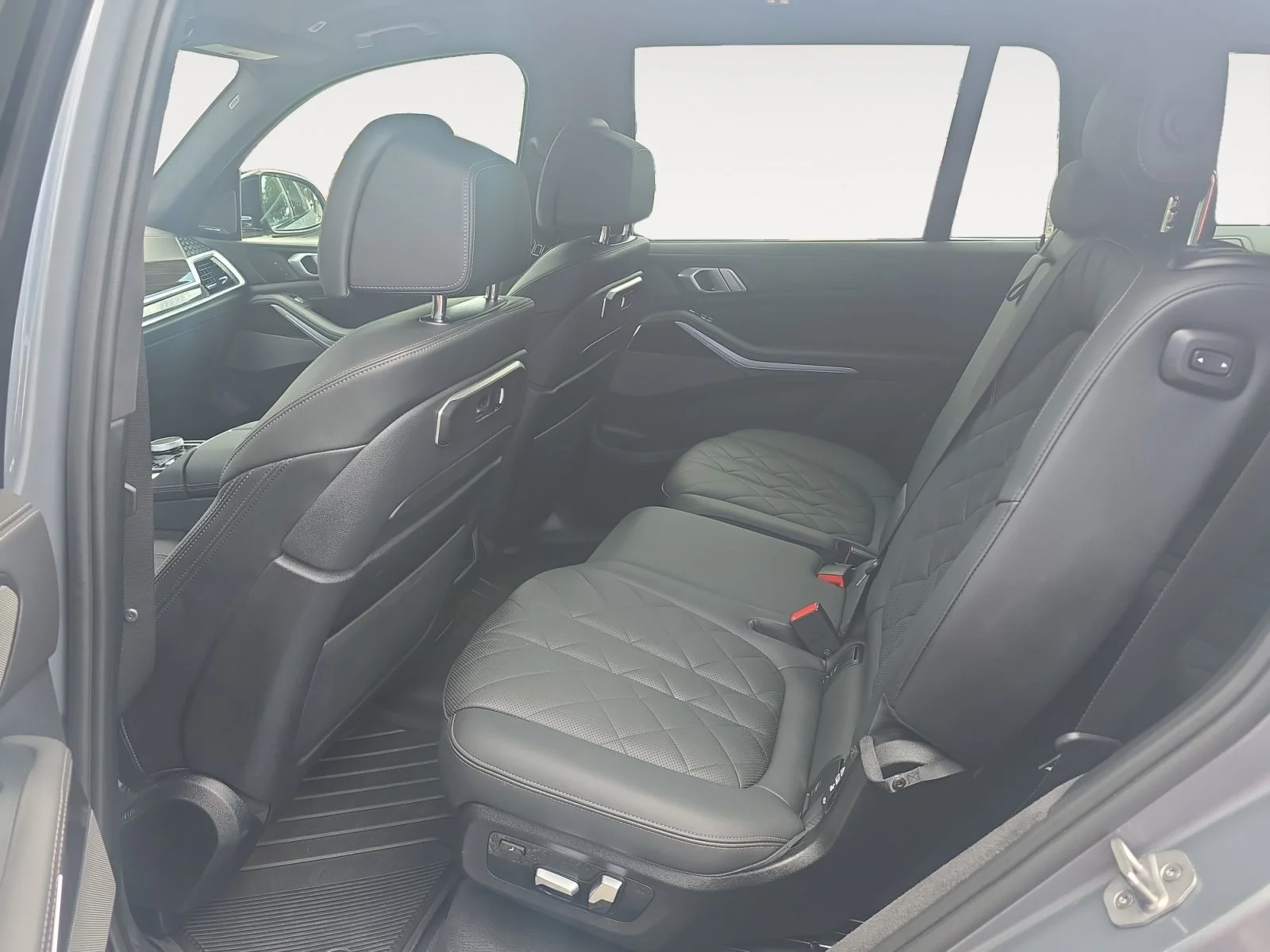 Used 2024 Skyscraper Grey Metallic BMW xDrive40i image 24