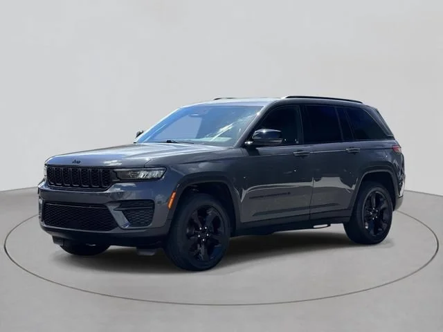 Used 2024 Gray Jeep Altitude image 1