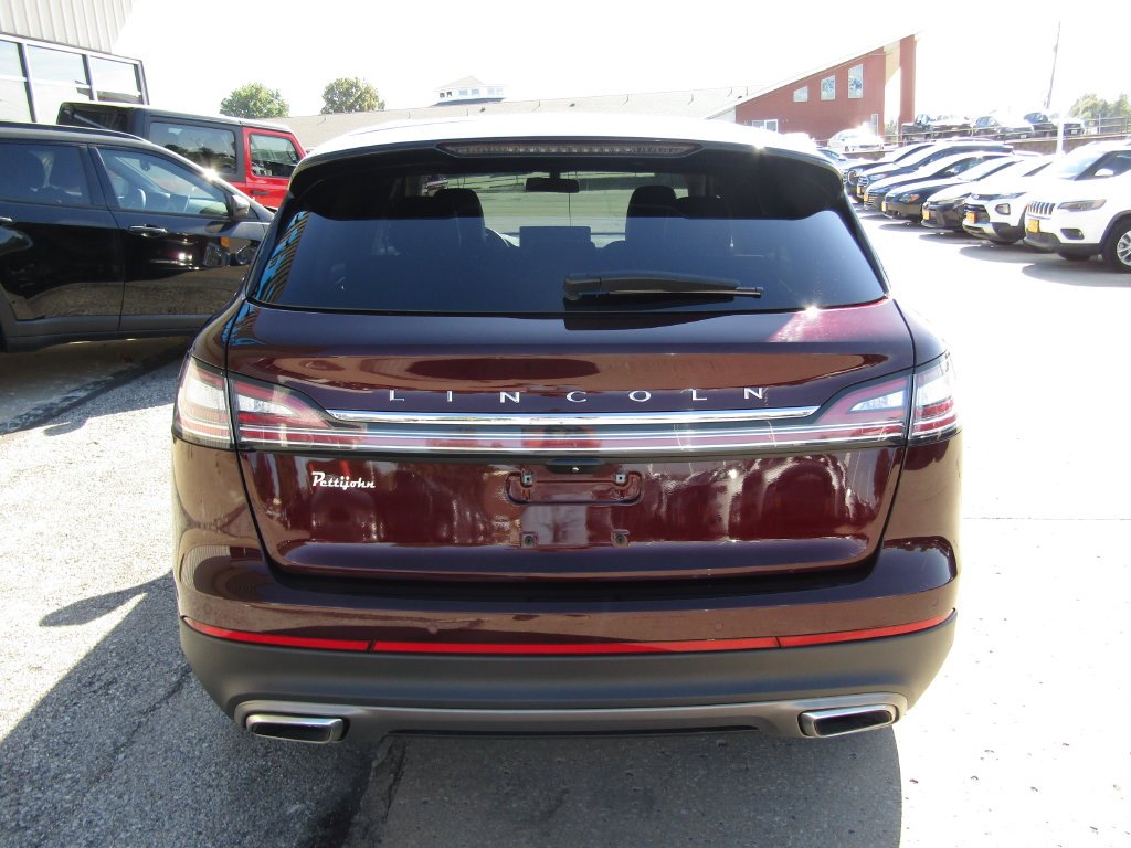 Used 2023 Red Lincoln Reserve image 4