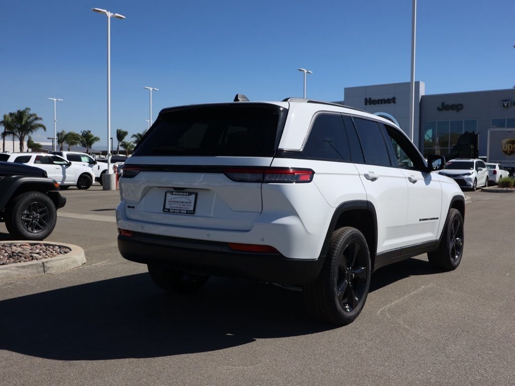 New 2026 Bright White Clear-Coat Exterior Paint Jeep Limited image 3