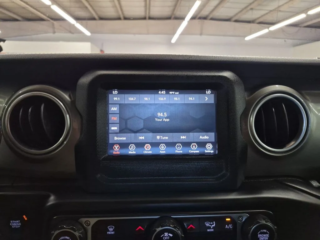 Used 2019 Bright White Clearcoat Jeep Unlimited Sahara image 34