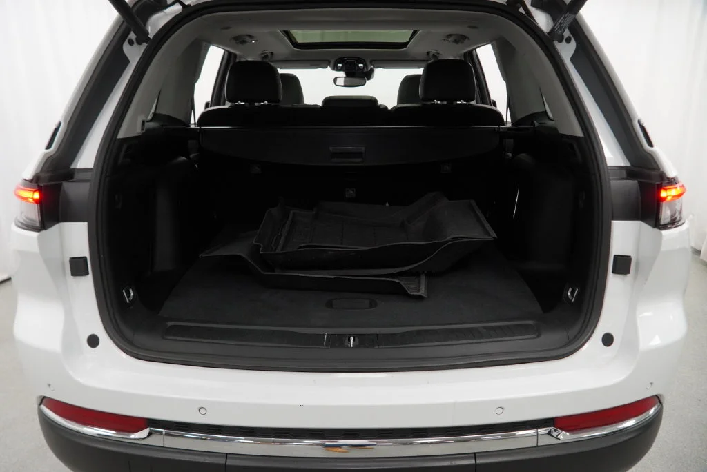 Used 2023 White Jeep 4xe image 38