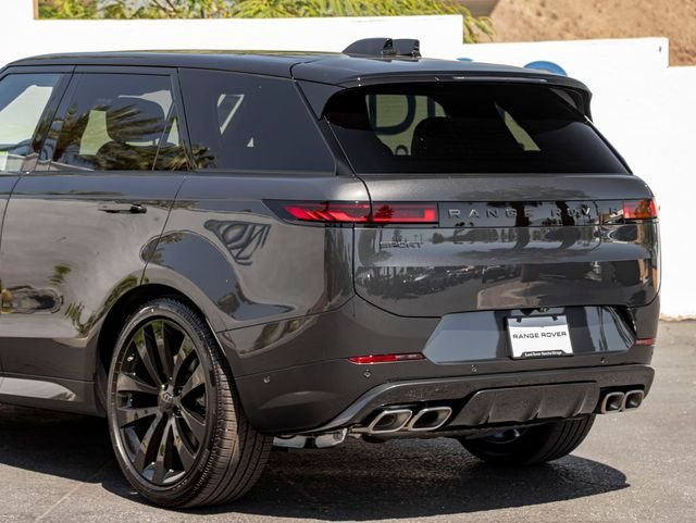 New 2026 Carpathian Grey LAND ROVER Dynamic SE image 10