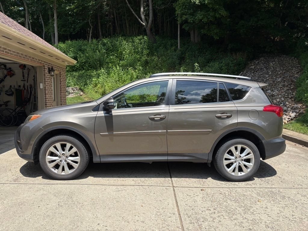 Used 2015 Pyrite Mica Toyota Limited image 6