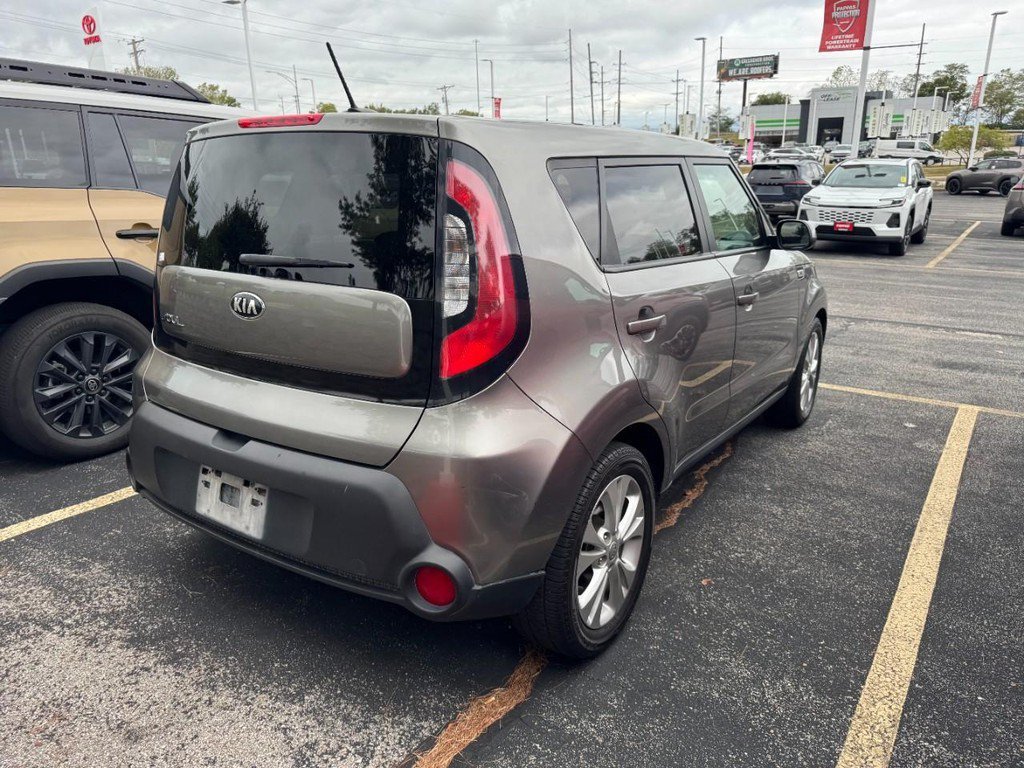 Used 2015 Gray Kia Plus image 3