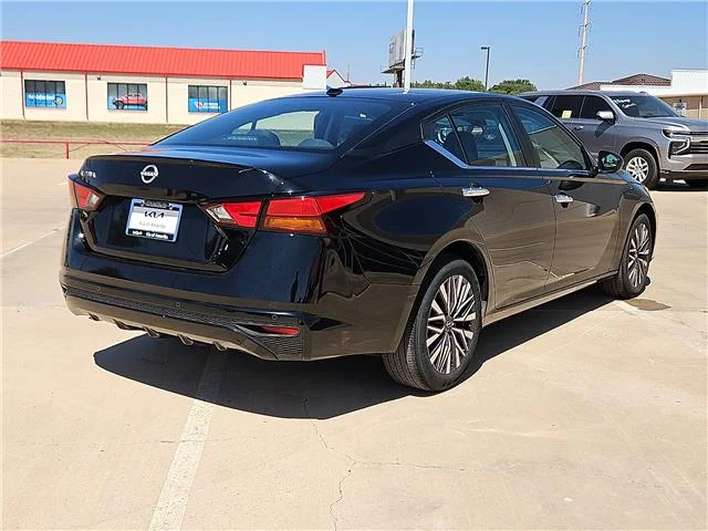 Used 2025 Super Black Nissan SV image 2