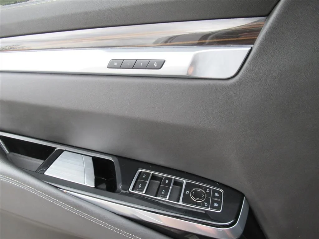Used 2025 Silver Cadillac Premium Luxury image 21