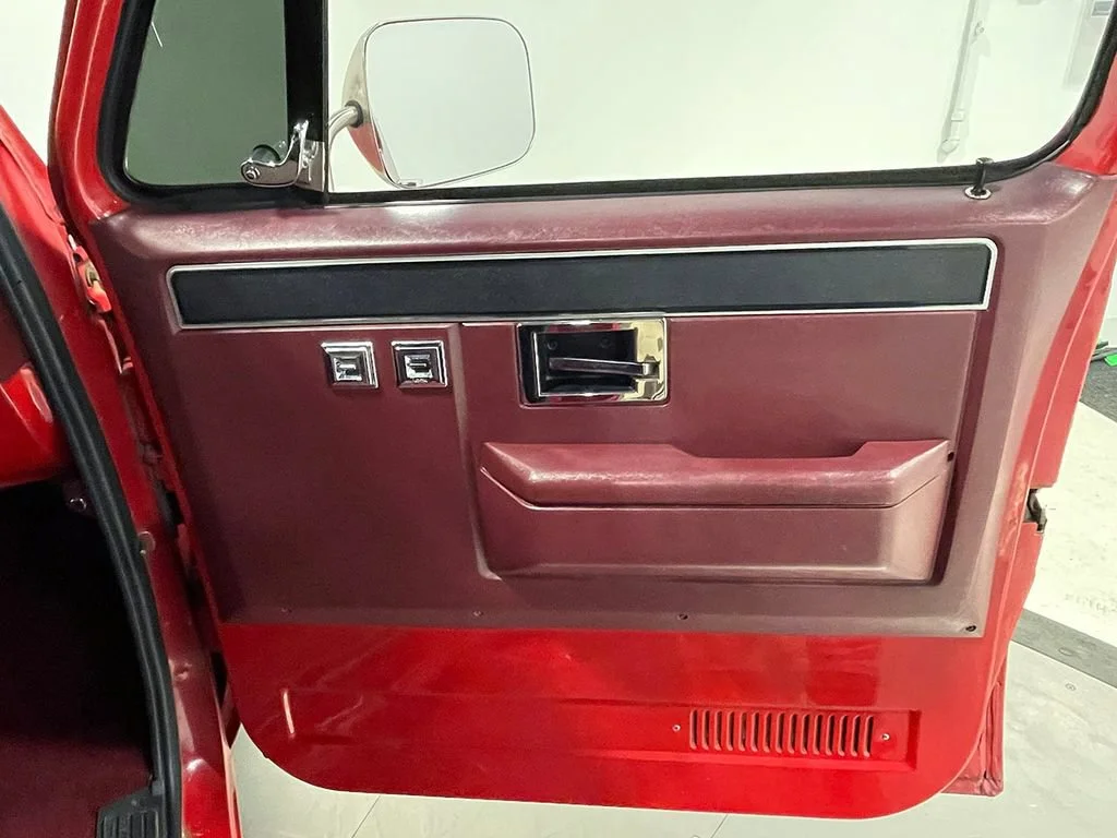 Used 1985  Chevrolet NA image 33