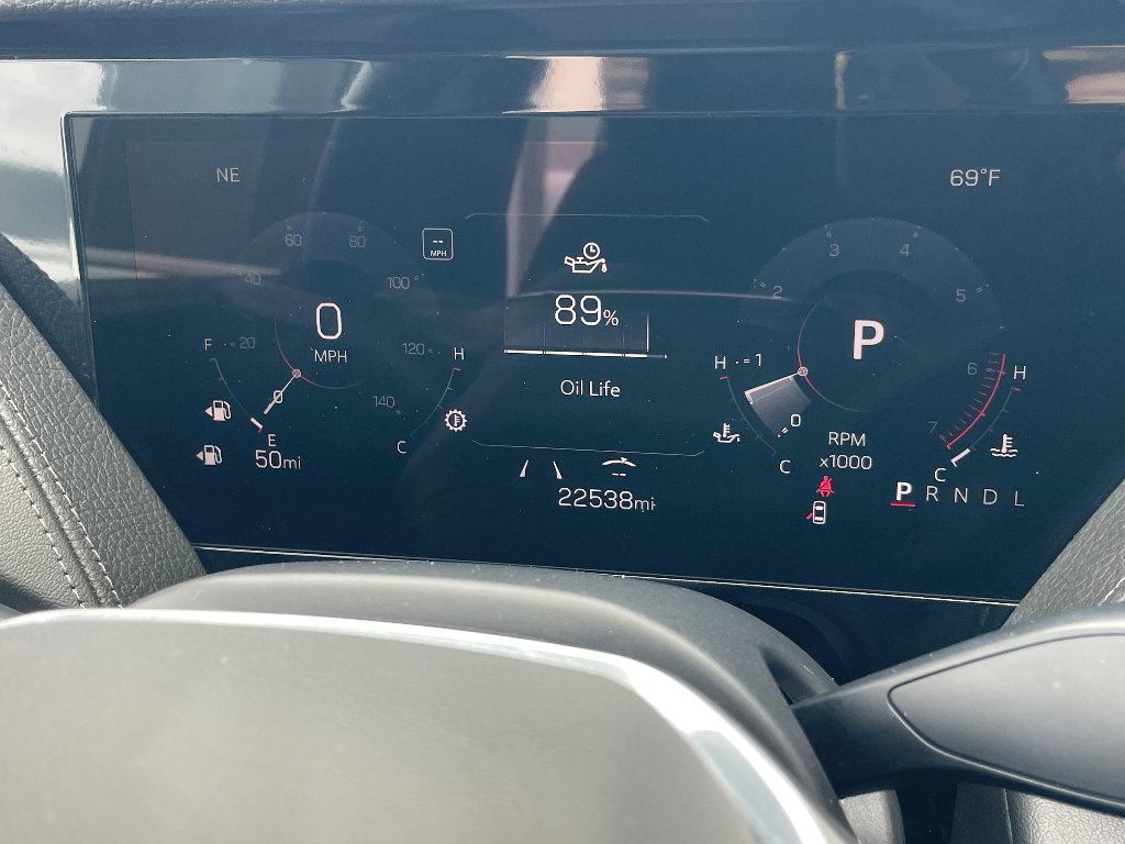 Used 2025 Summit White GMC Denali image 4