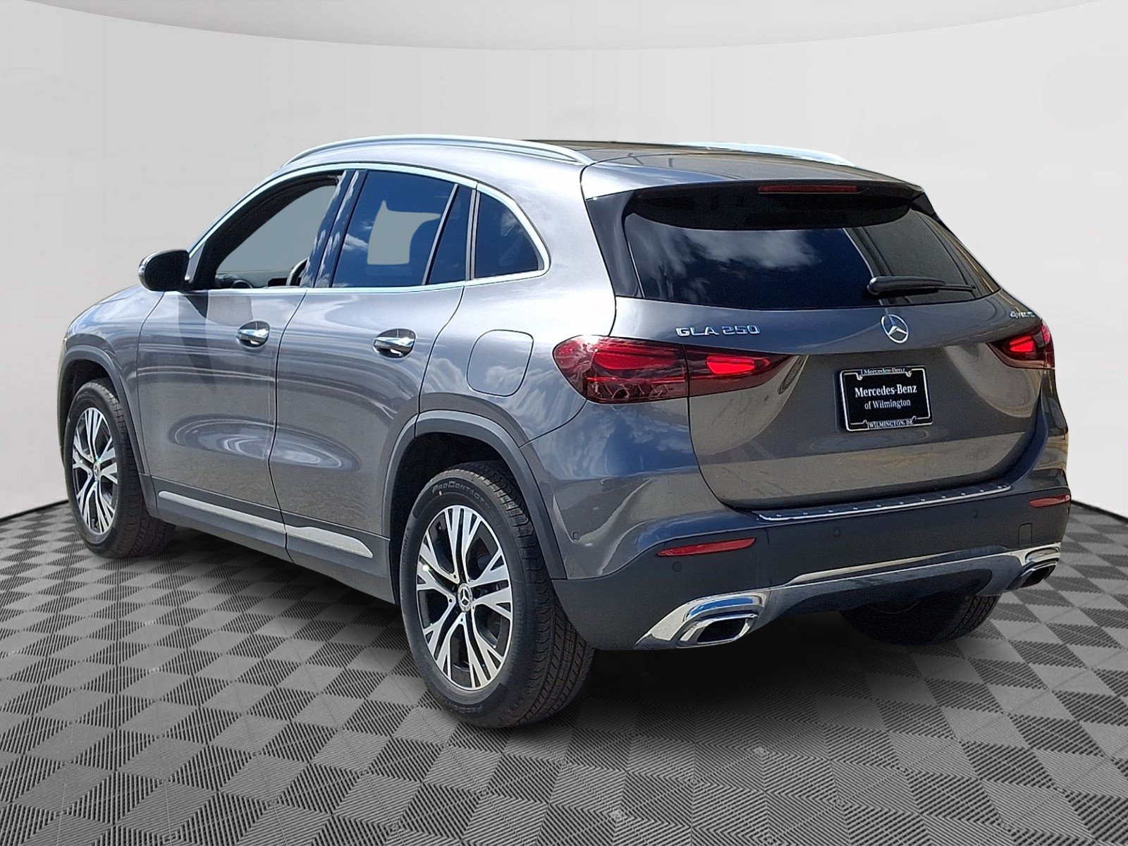 New 2026 Mountain Grey Metallic Mercedes-Benz GLA 250 image 4