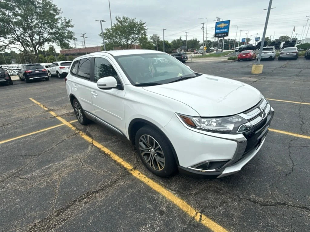 Used 2016  Mitsubishi SE image 5