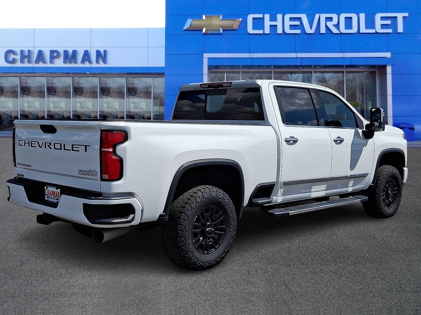Used 2024 Summit White Chevrolet High Country image 6