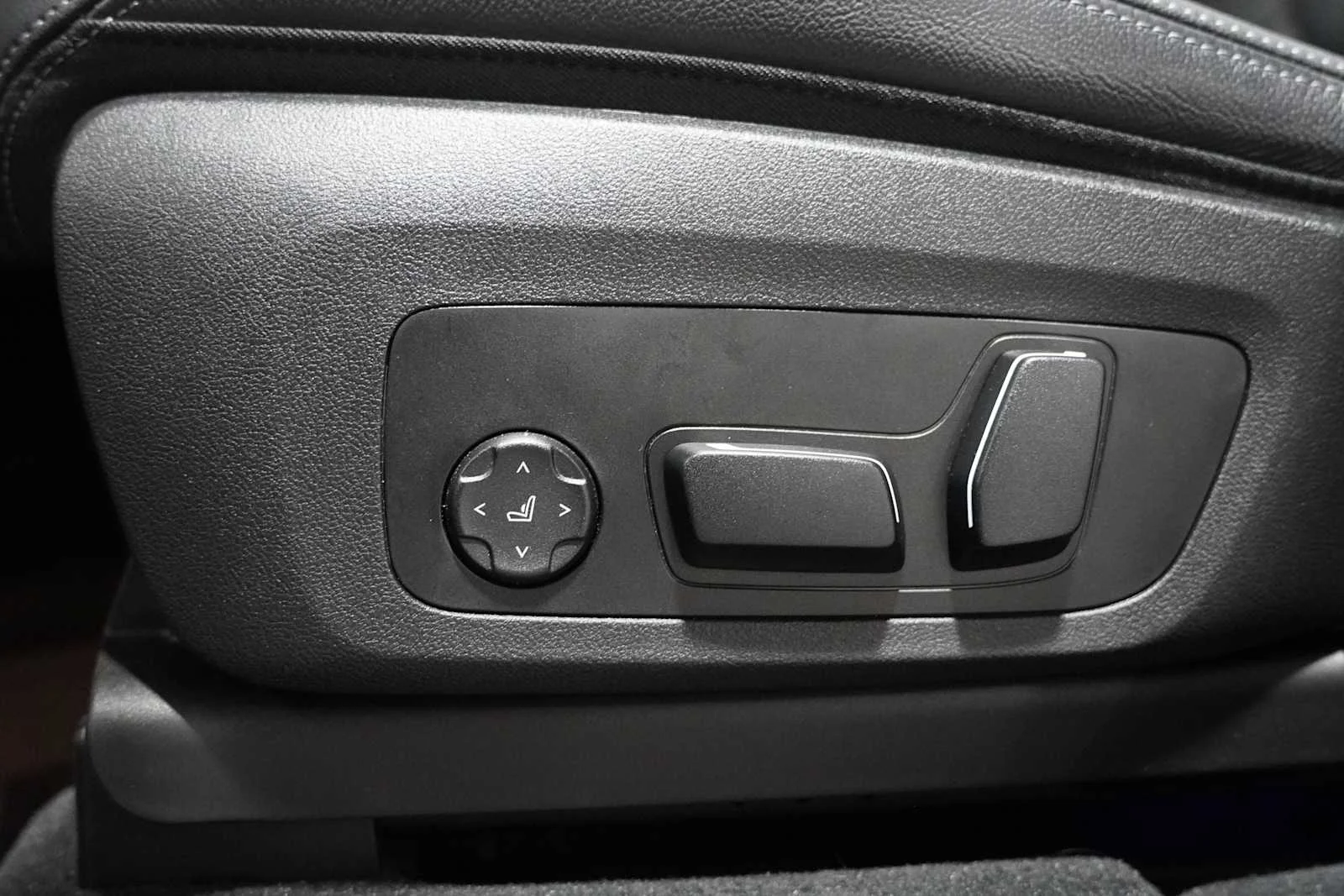 Certified Used 2024 Skyscraper Grey Metallic BMW sDrive30i image 13