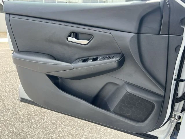 Used 2025 White Nissan SV image 30