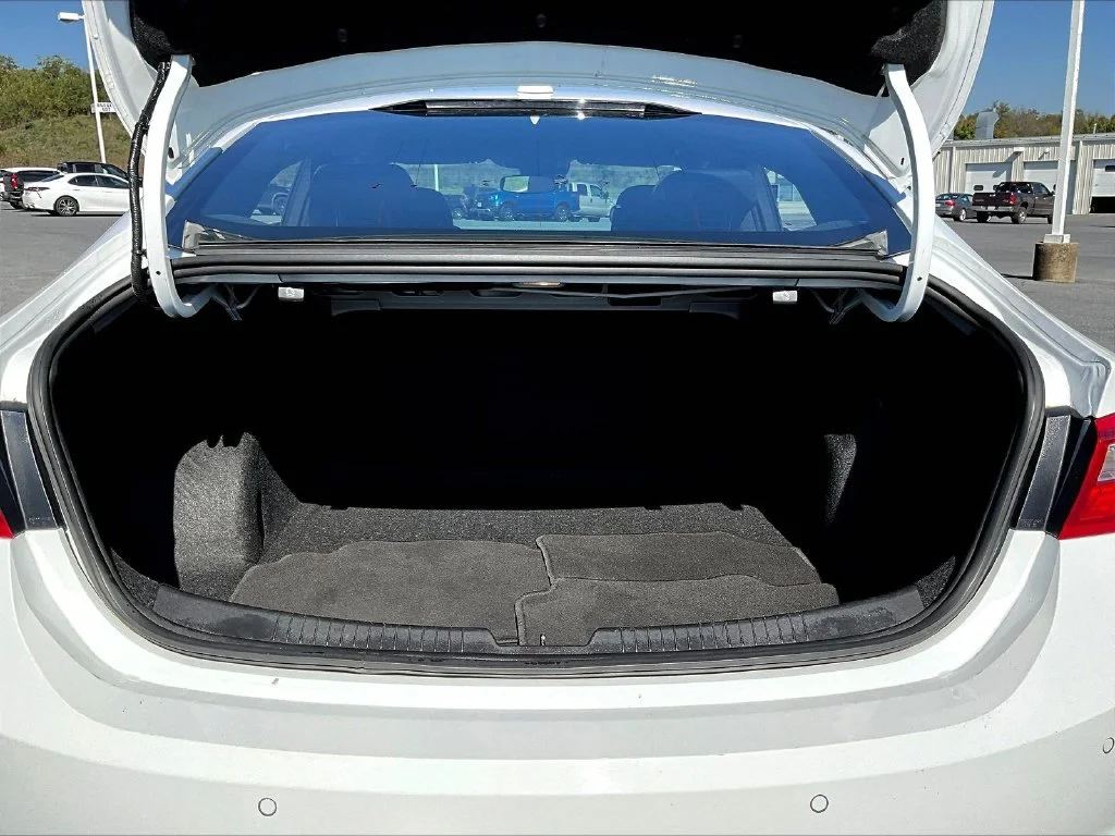 Used 2024 White Chevrolet LT image 26
