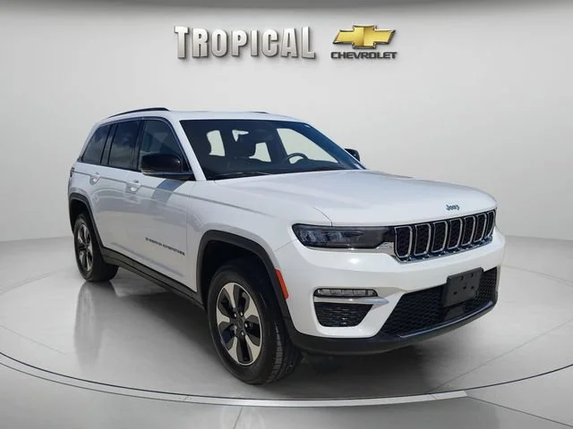Used 2024 White Jeep LIMI image 4
