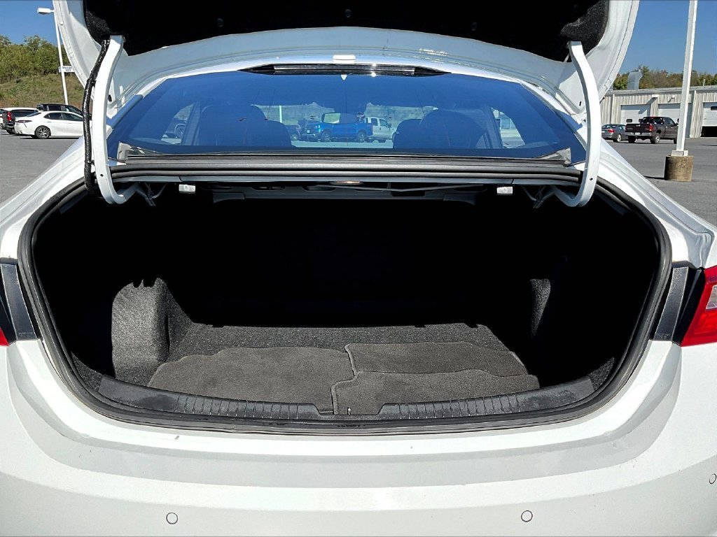 Used 2024 White Chevrolet LT image 26