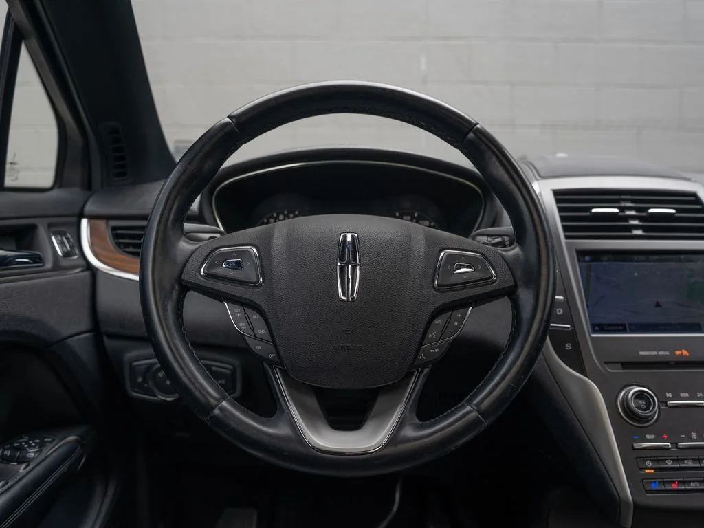 Used 2017 Black Lincoln Reserve image 23