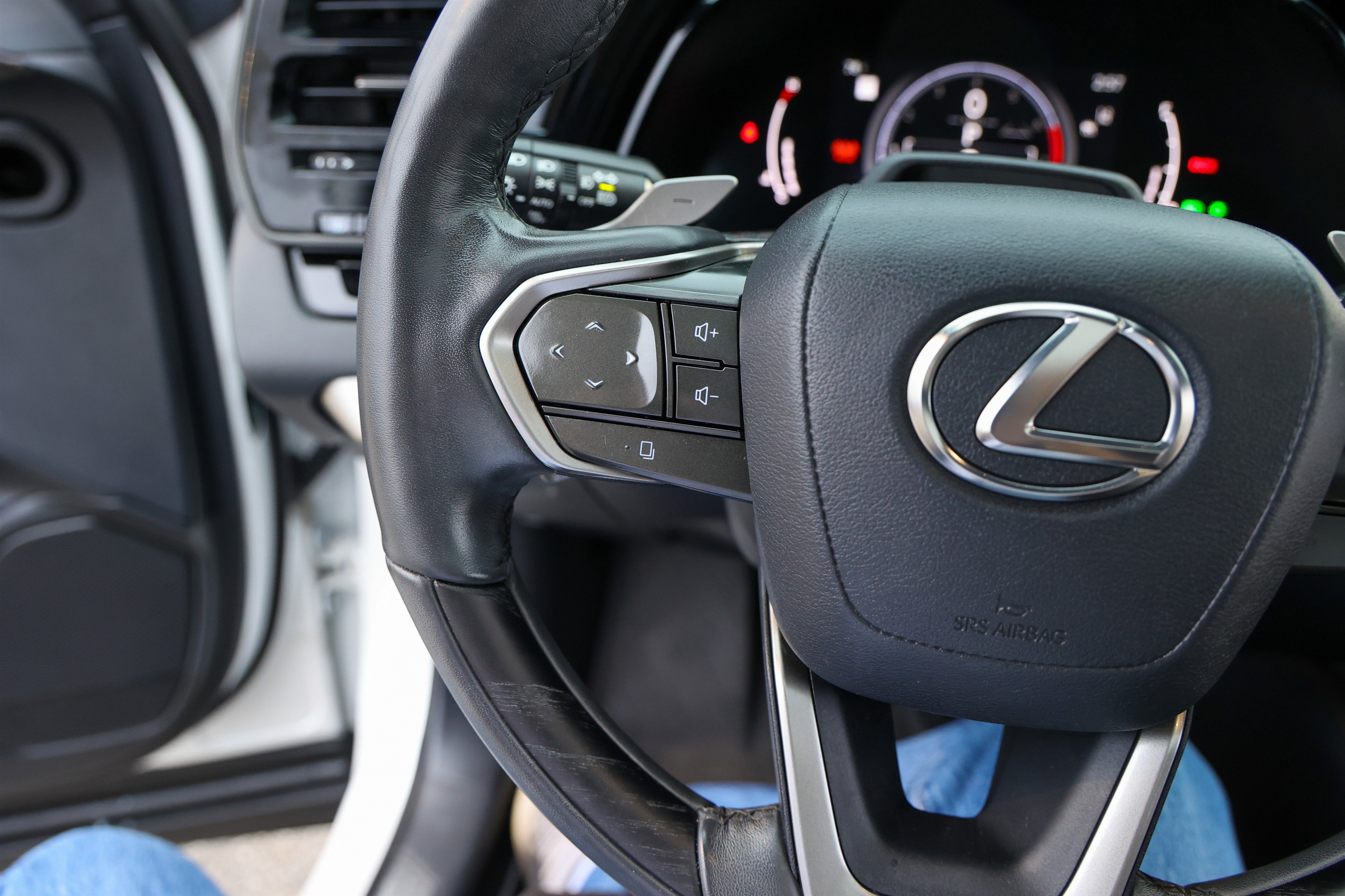 Used 2024 EMINENT WHITE PEA Lexus RX 350 Luxury image 16