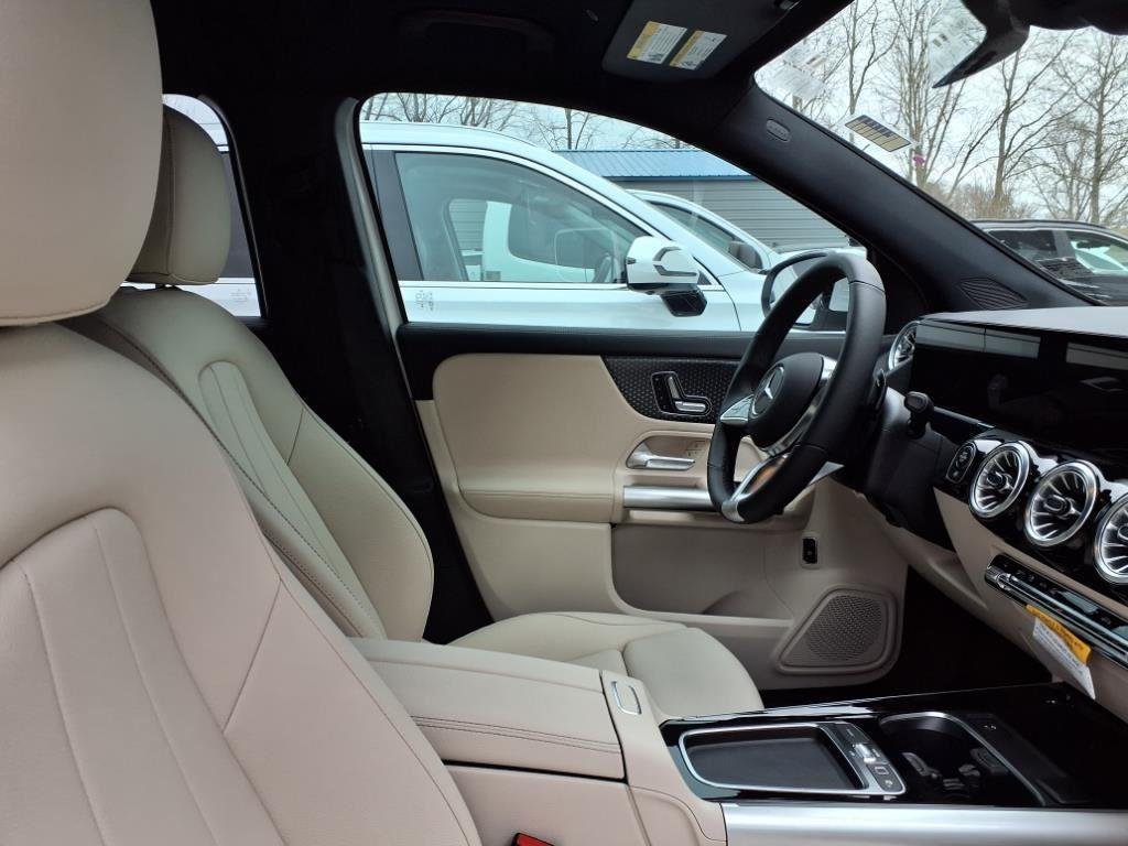 Used 2025 Polar White Mercedes-Benz GLA 250 image 10