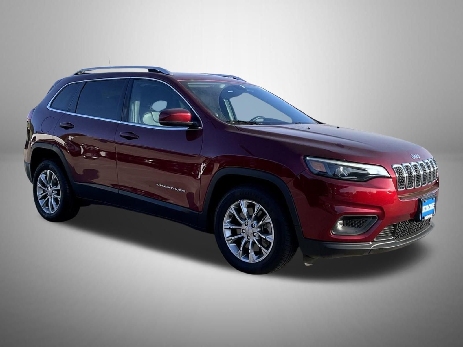 Used 2019 Red Jeep Latitude Plus image 3