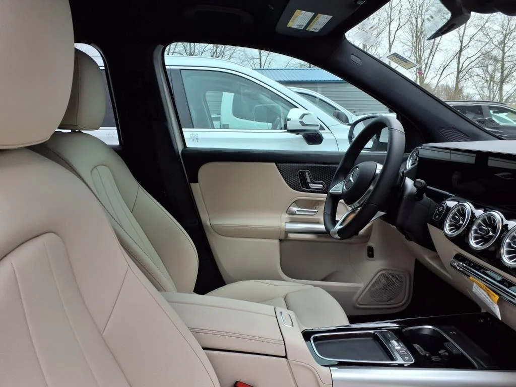 2025 Mercedes-Benz GLA GLA250 - Photo 10