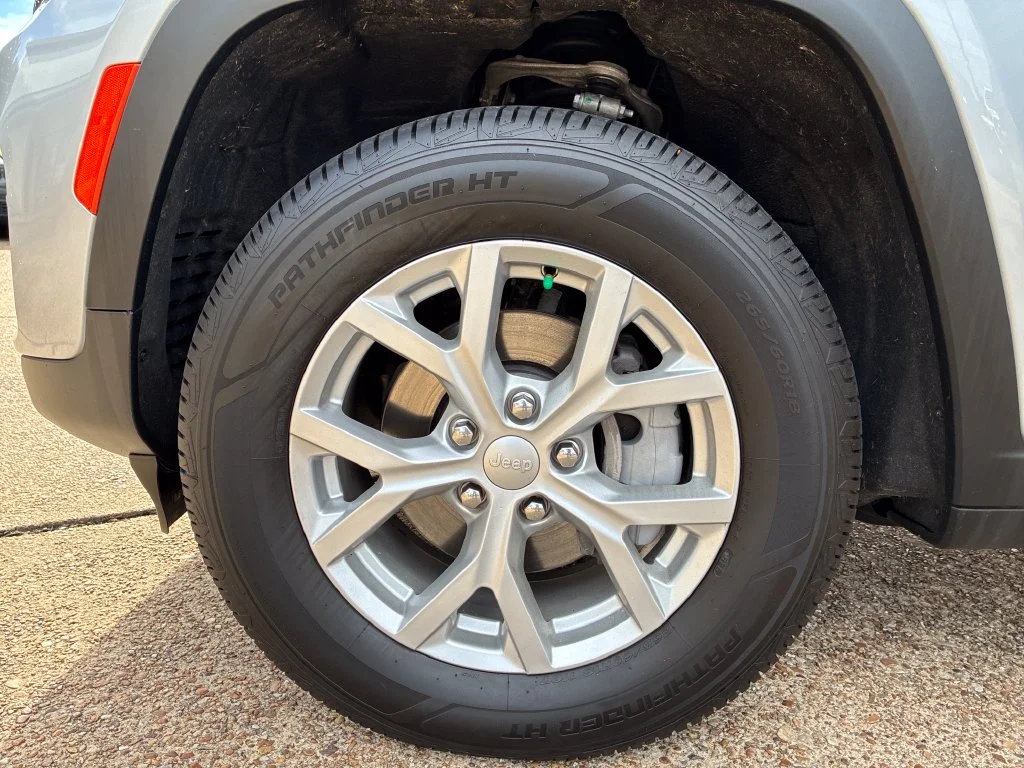Used 2024 Silver Jeep Limited image 25