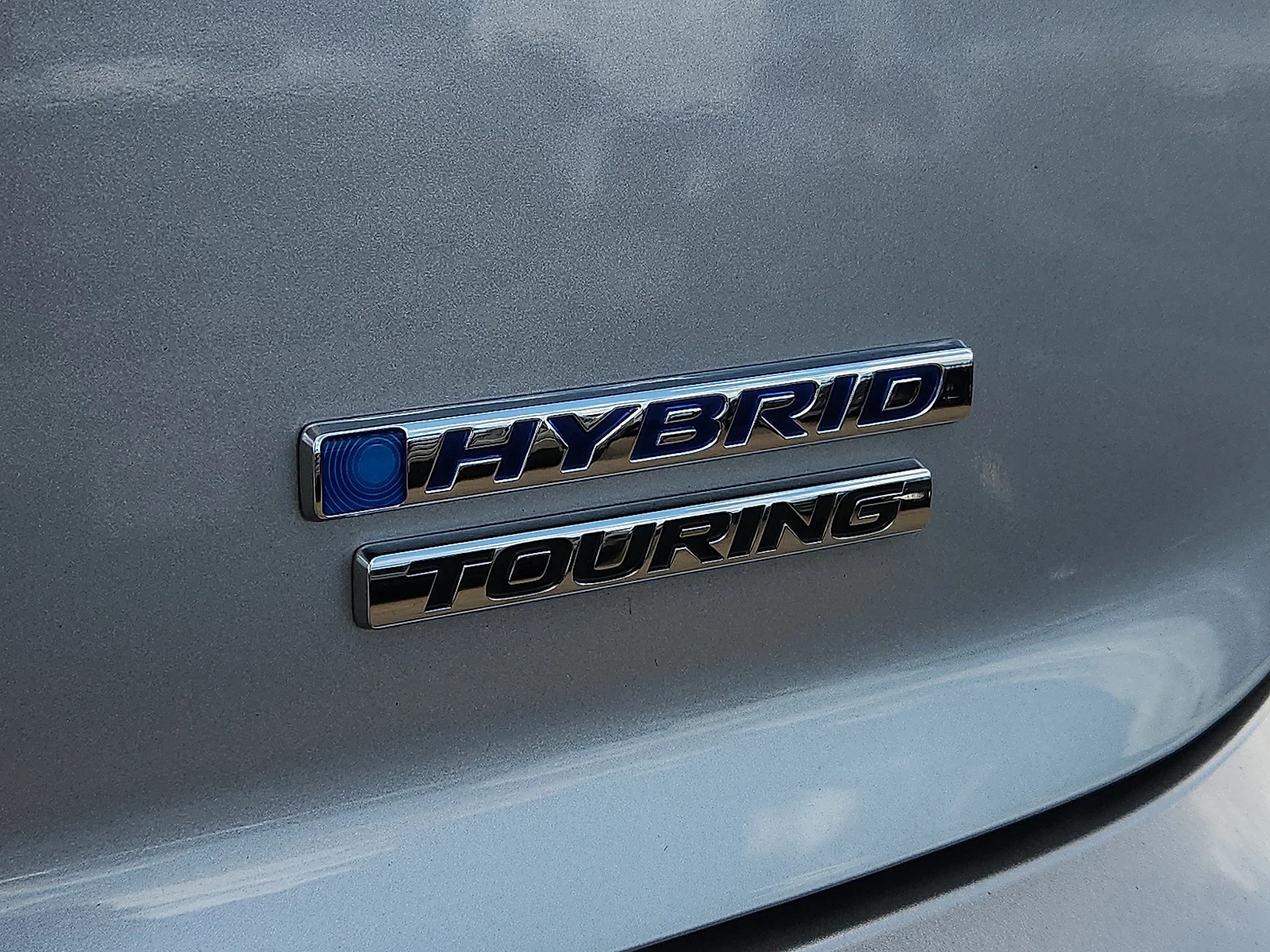 Used 2025 Solar Silver Metallic Honda Touring image 9
