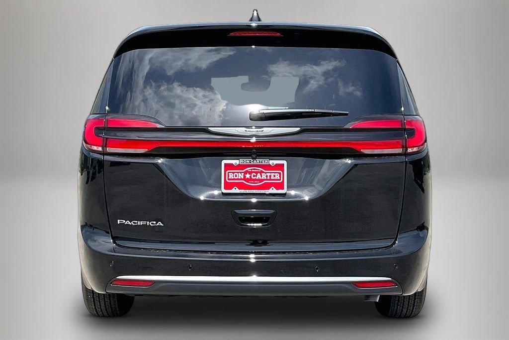New 2026 Chrysler Pacifica Select 4D Passenger Van
