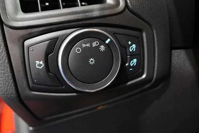 Used 2014 Race Red Ford SE image 16