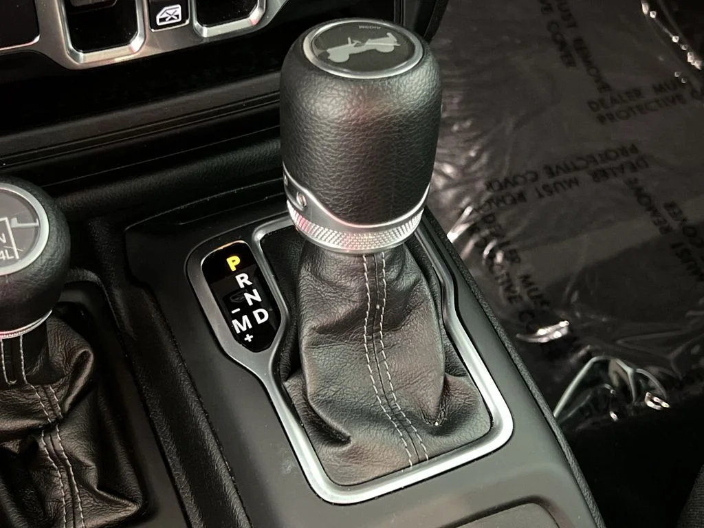 Used 2025 White Jeep Sport S image 20