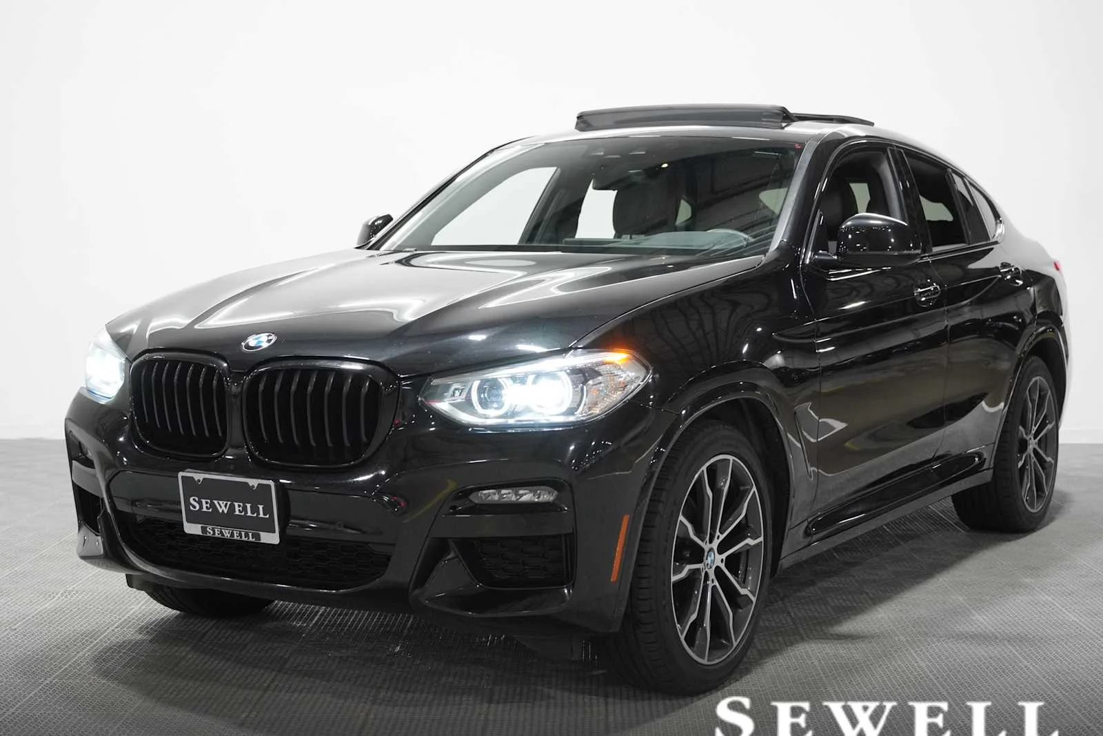 2021 BMW X4 xDrive30i's photo