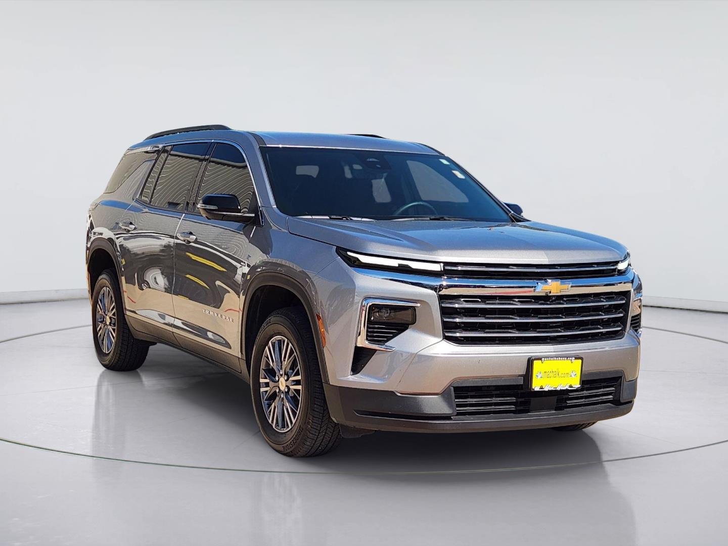 2026 Chevrolet Traverse photo 3 of 34