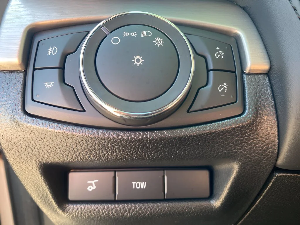 Used 2017 White Ford Platinum image 26